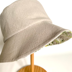 【creema限定】UVカットの帽子＊三つ葉チャーム×お花柄のバケットハット＊サイズ受注製作＊SS/S/M/L/LL 6枚目の画像