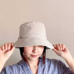 【creema限定】UVカットの帽子＊三つ葉チャーム×お花柄のバケットハット＊サイズ受注製作＊SS/S/M/L/LL 3枚目の画像