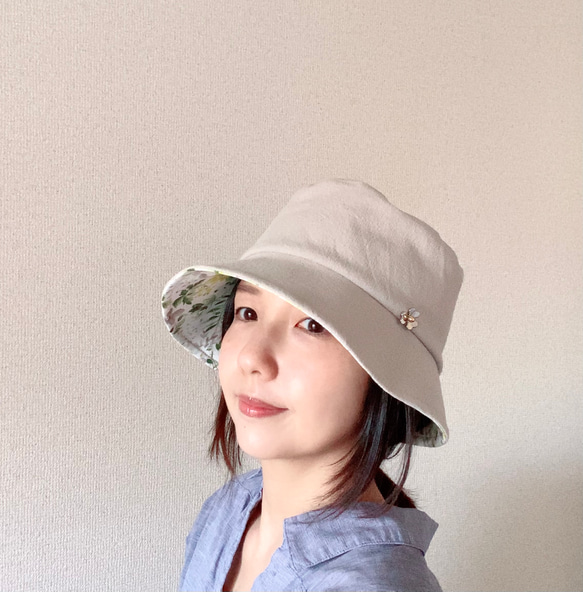 【creema限定】UVカットの帽子＊三つ葉チャーム×お花柄のバケットハット＊サイズ受注製作＊SS/S/M/L/LL 8枚目の画像