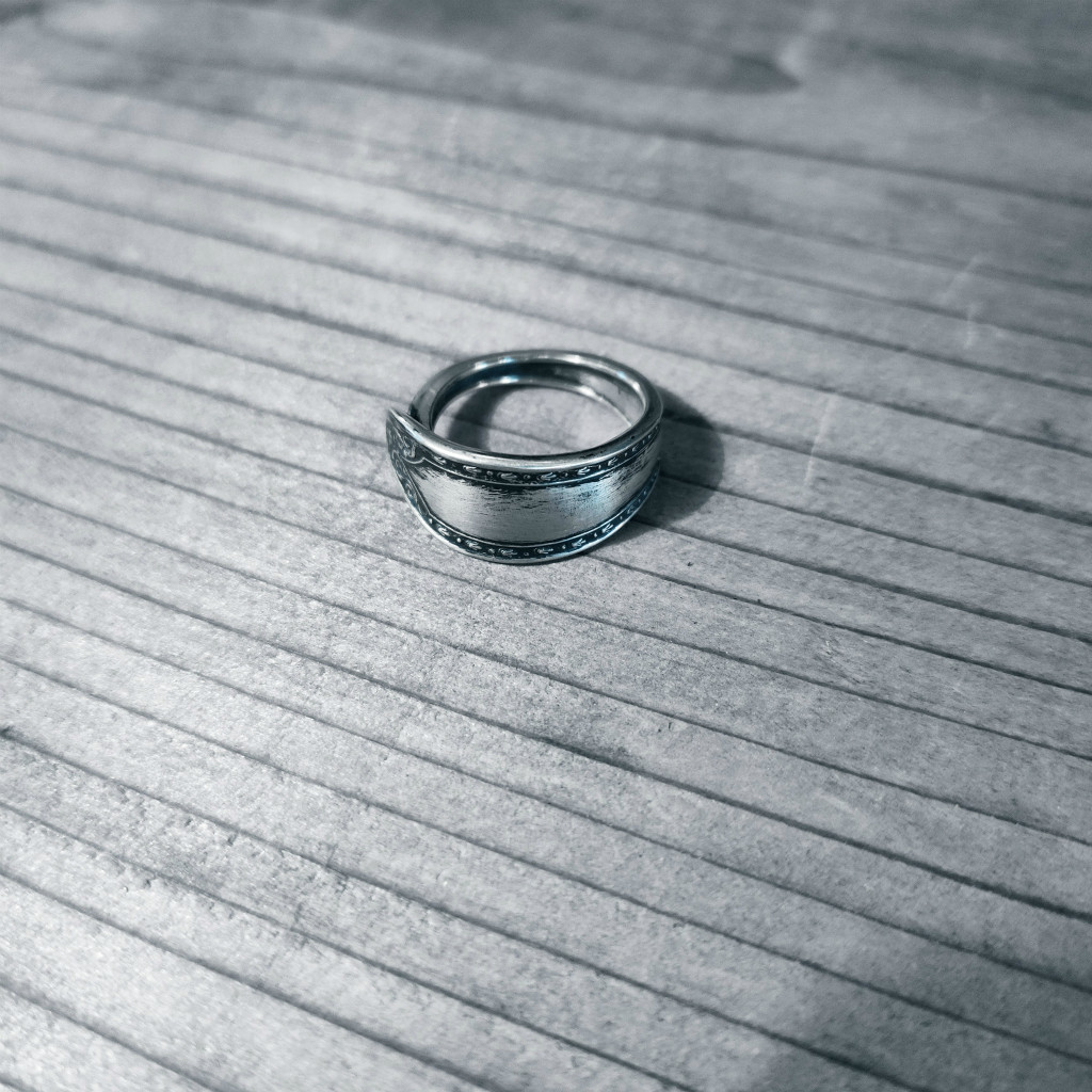 洋の雰囲気を持つ程よいボリューム感。日本のアンティークシルバースプーンのリメイクリング_0867 レトロヴィンテージ