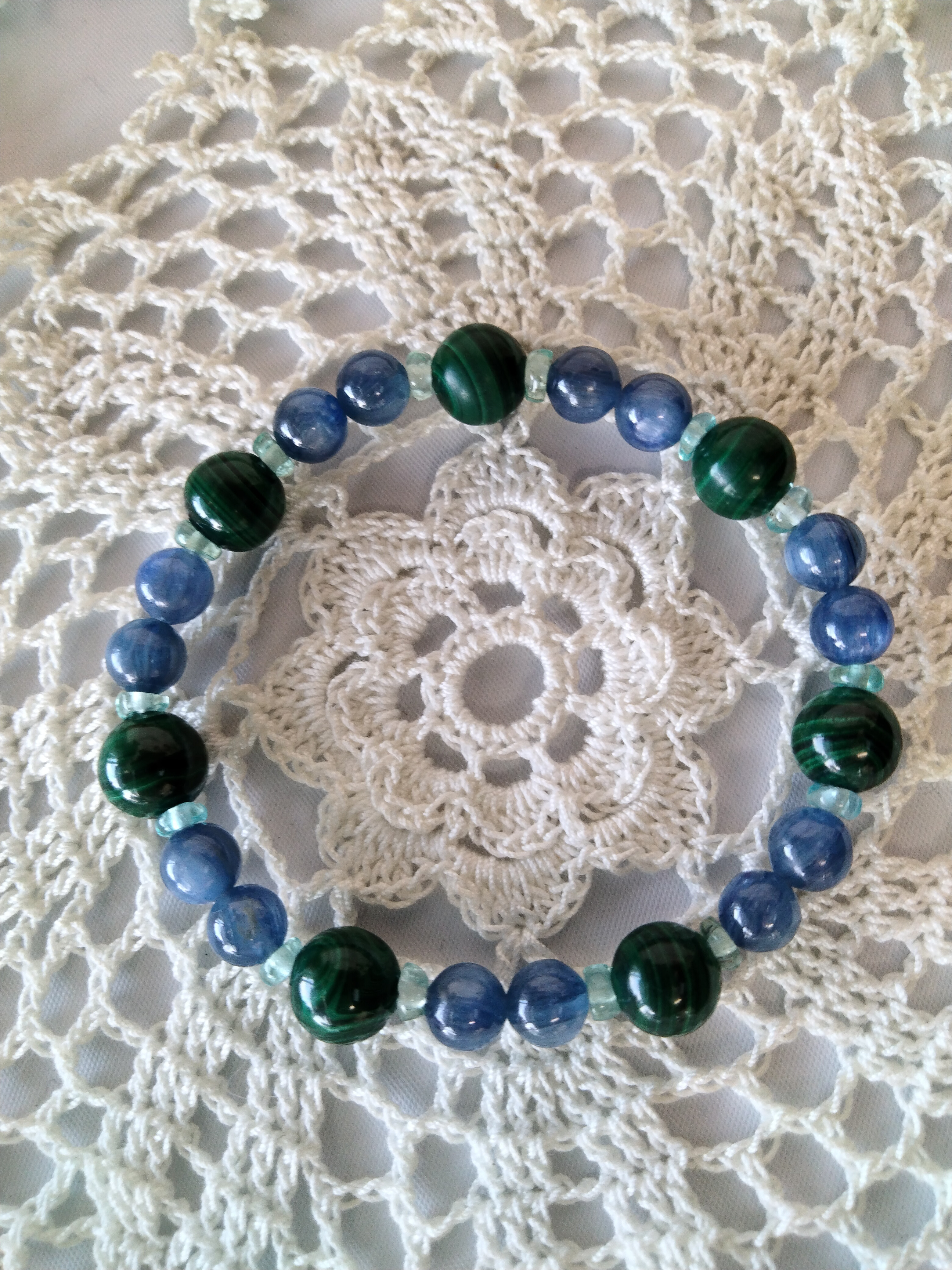 №20　マラカイト・アパタイト・カイヤナイト新緑の爽やかブレス