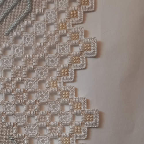 受注制作】北欧ハーダンガー刺繍 テーブルセンター マーガレット かご
