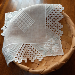北欧ハーダンガー刺繍 テーブルリネン 手刺繍 ドイリー