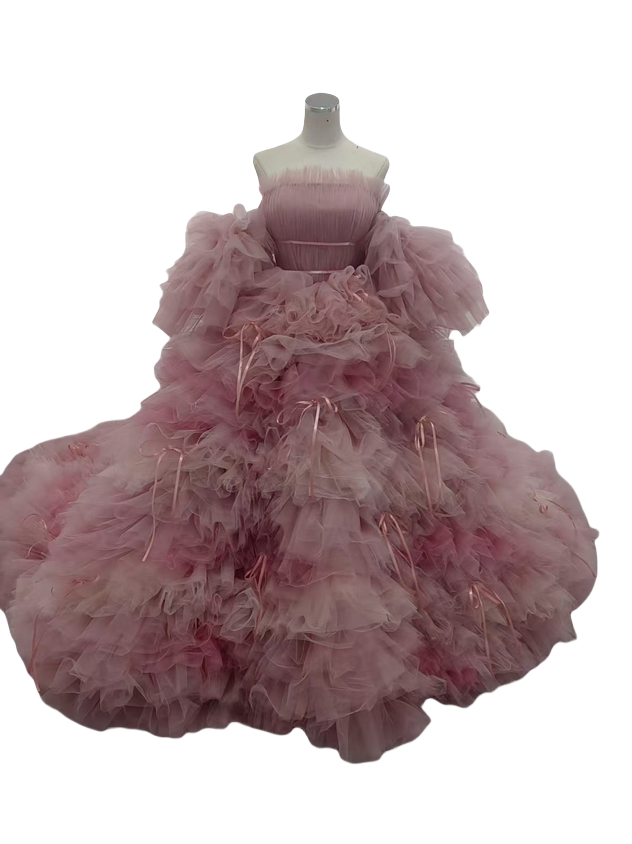 プリンセスライン カラードレス ピンク  可愛い 華やかなトレーン リボン 結婚式 ボリュームドレス