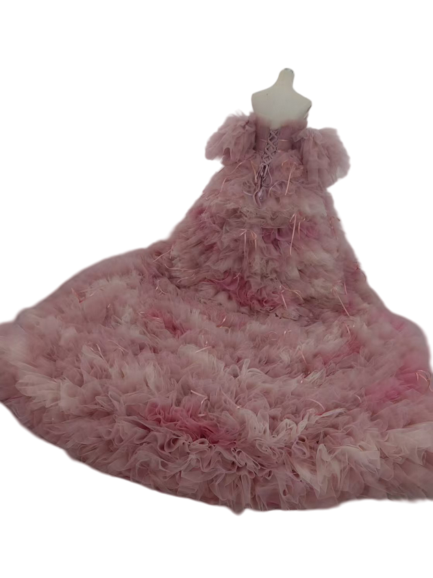 プリンセスライン カラードレス ピンク  可愛い 華やかなトレーン リボン 結婚式 ボリュームドレス