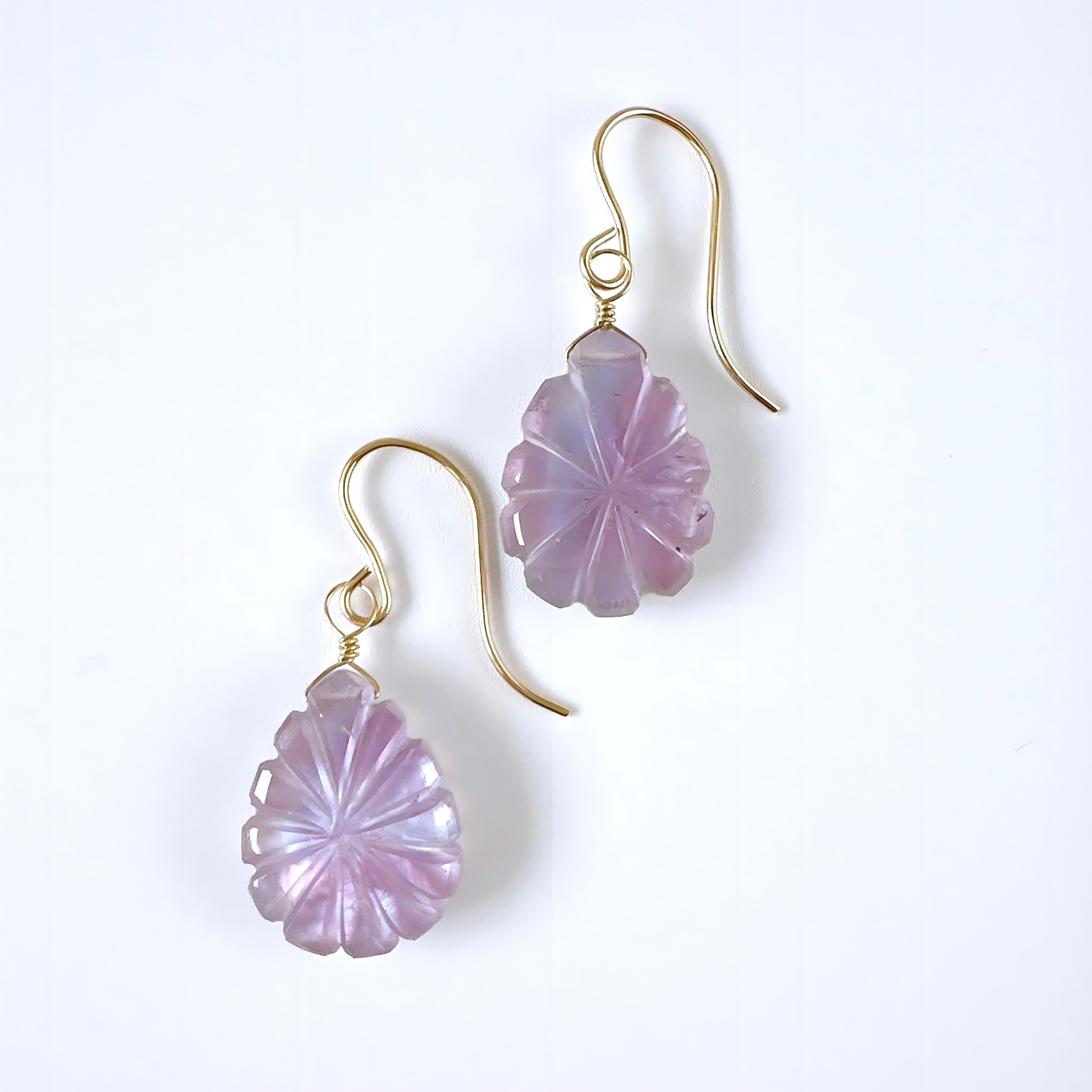 アメジスト+マザーオブパール+クリスタルの揺れる一粒ピアス　14KGF 7,268円