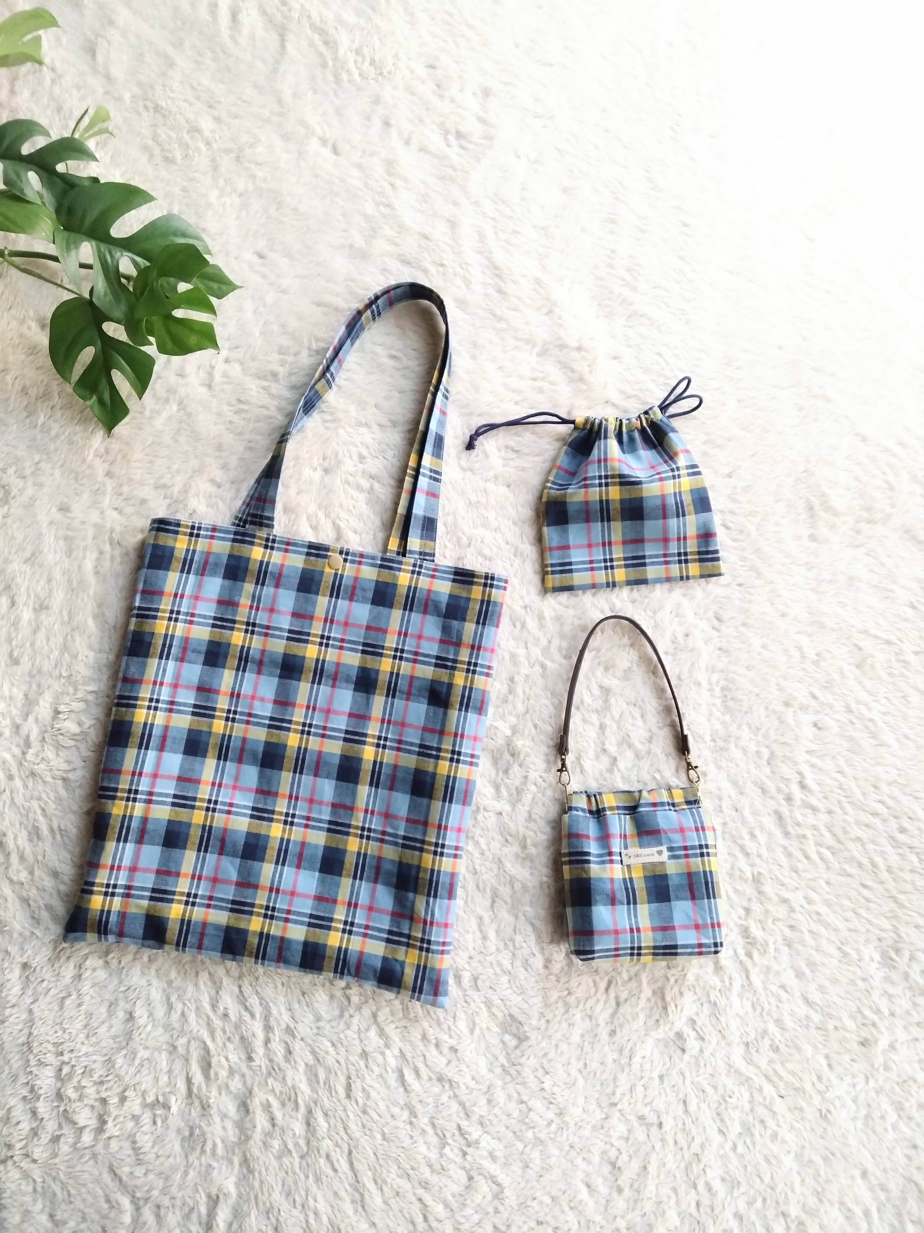 マドラスチェックのトートバッグとポーチのセット