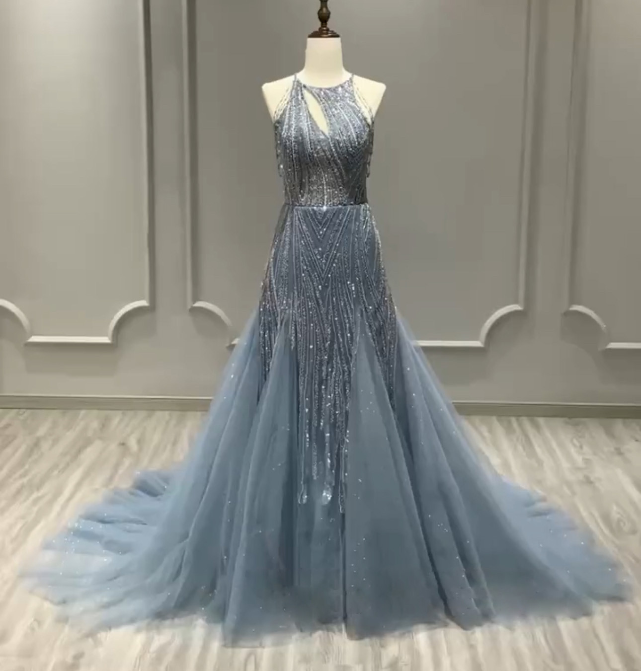 新作！編み上げ　ブルー　チュール　スパコール　キラキラドレス　エレガントなシルエット　スレンダーライン　ホルターネック