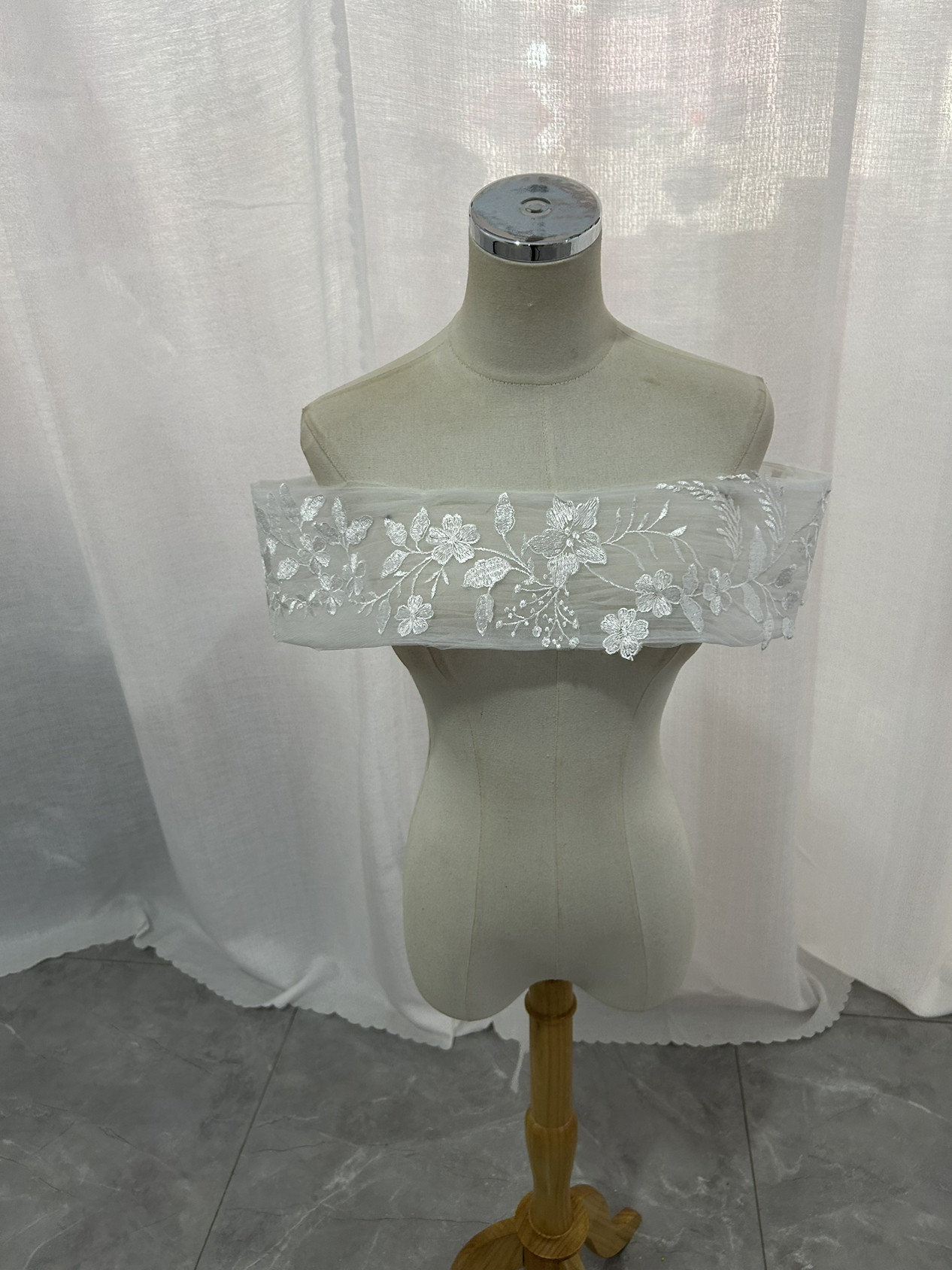 送料無料！ウエディングドレス オフショルダー　色直し　サイズ調整可能　ドレスアレンジ お色直し ロールカラー