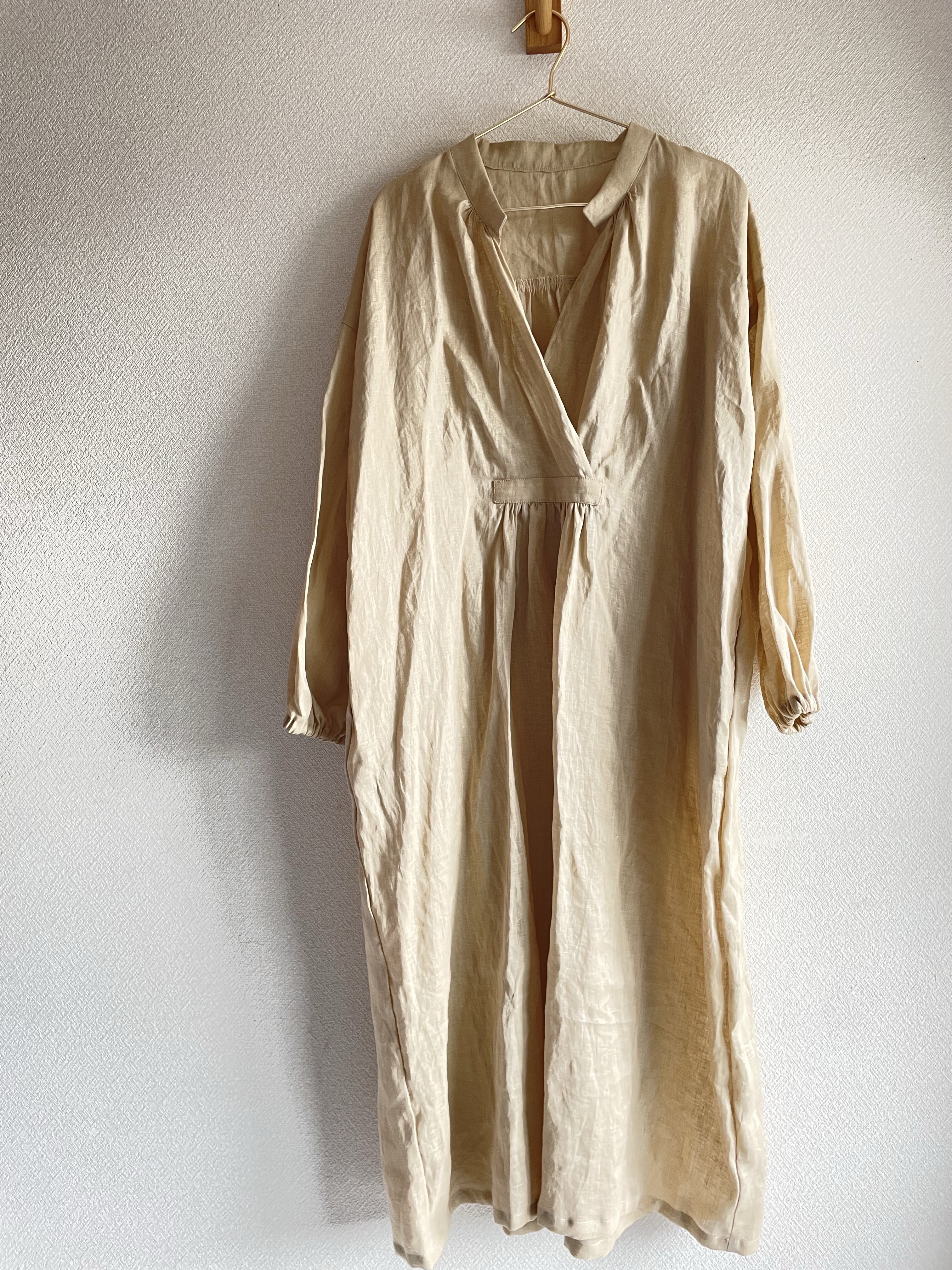リネン100% さわやか　ベージュ　ギャザーフロントワンピース　重ね着　初夏　夏