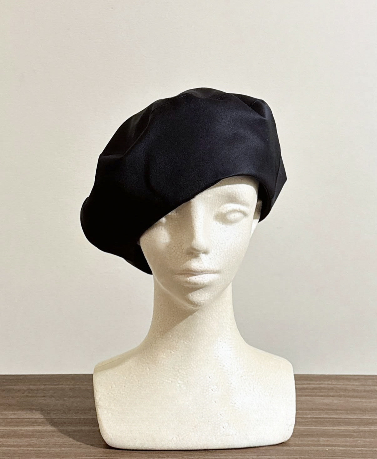新作‼️キレイ✨カタチにこだわるベレー帽　張りのあるコットン　ドレスブラック
