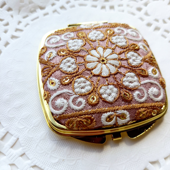 華やかインド刺繍リボンのコンパクトミラー　スクエア　丸　No.2 9枚目の画像