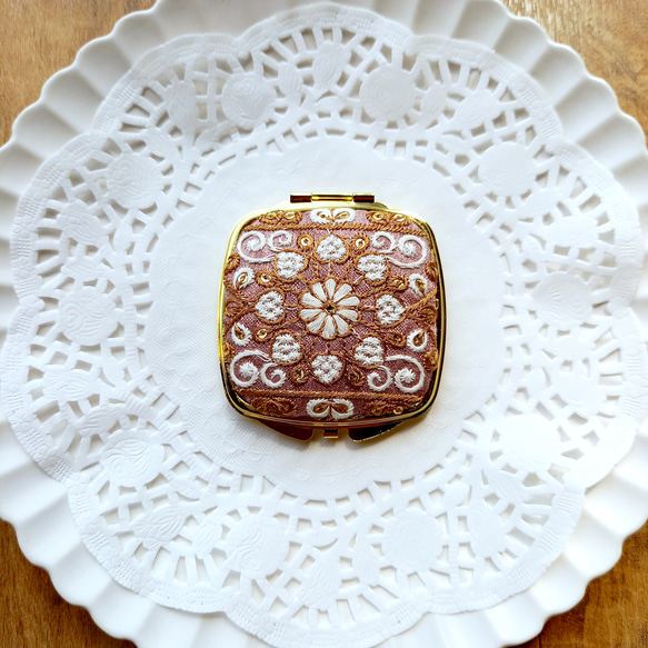 華やかインド刺繍リボンのコンパクトミラー　スクエア　丸　No.2 7枚目の画像