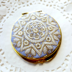 華やかインド刺繍リボンのコンパクトミラー　スクエア　丸　No.2 4枚目の画像