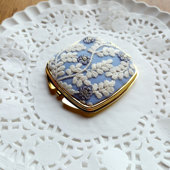 華やかインド刺繍リボンのコンパクトミラー　花柄　スクエア　No.2 3枚目の画像