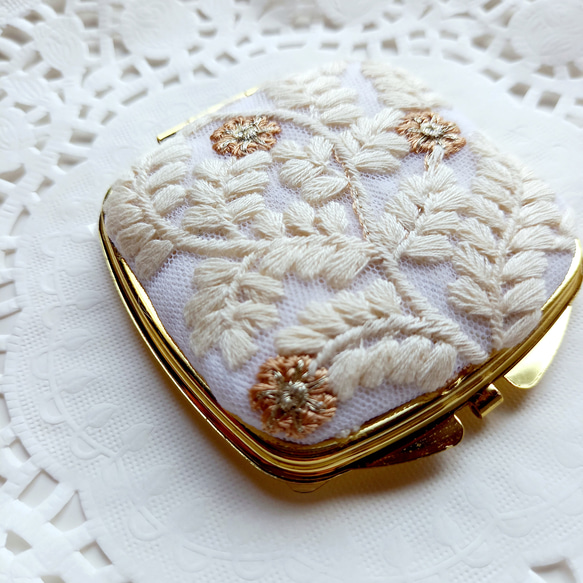 華やかインド刺繍リボンのコンパクトミラー　花柄　スクエア　No.2 8枚目の画像