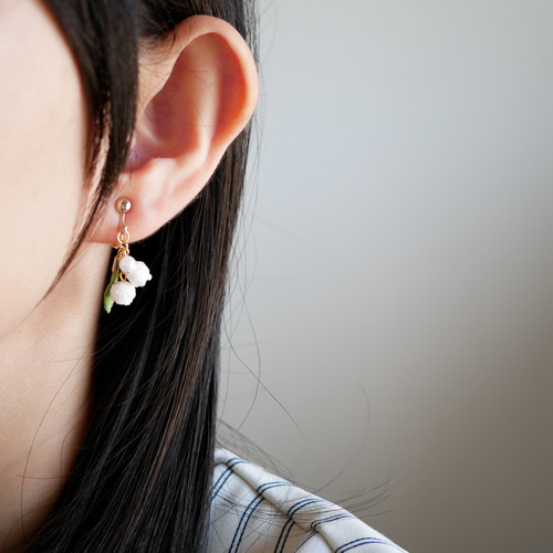 小さなすずらんのピアス/イヤリング(受注制作、花、お花モチーフ、春