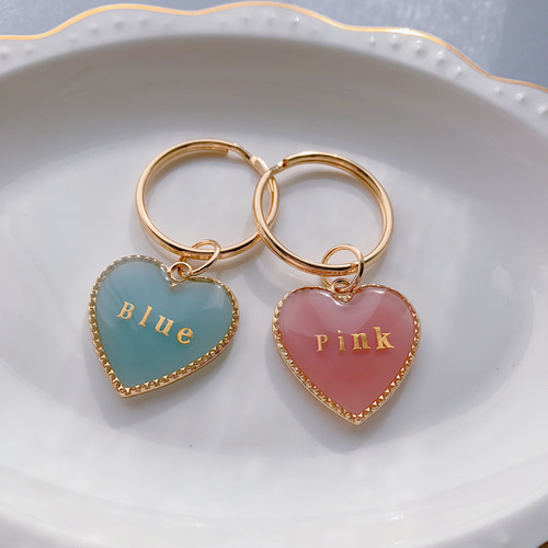 名入れ】全50色❤両面文字入れOK【ハートフレームキーホルダー】レジン