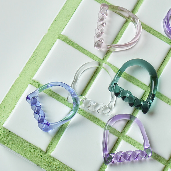spiralシリーズ　Uシェイプリング　他と被らない　透明感と抜け感 1枚目の画像