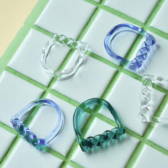 spiralシリーズ　Uシェイプリング　他と被らない　透明感と抜け感 2枚目の画像