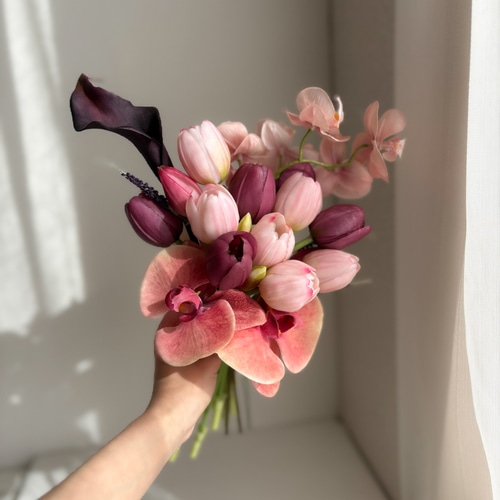 大人ピンクのウェディングブーケ／チューリップブーケ／韓国ブーケ