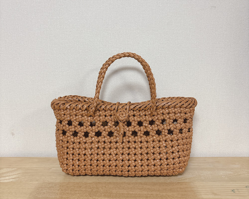 天然素材のかごバッグ（ブラウン・ベージュ）石畳編み　ノット編み 天然素材のかごバッグ（ブラウン・ベージュ）石畳編み ノット編み