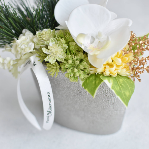 即納お正月2026！胡蝶蘭のスタイリッシュなアレンジ 和のモダン