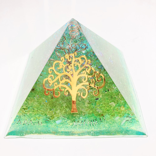 オルゴナイトピラミッド(よぴママ作) オルゴナイトピラミッド(よぴママ作)