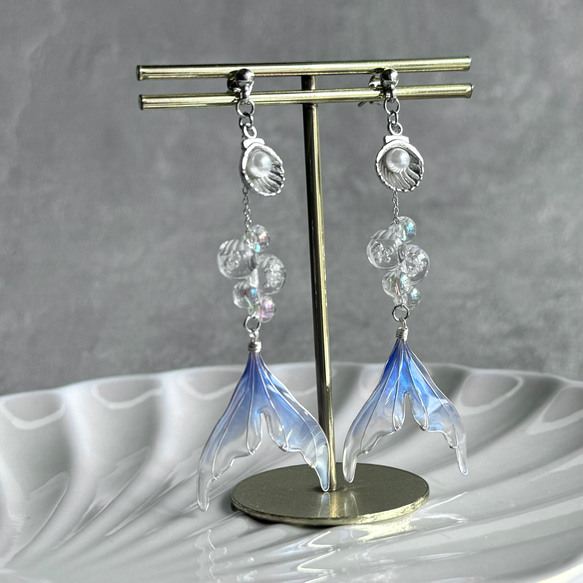 人魚の耳飾り ミニ【ブルー】 ピアス（フック・チェーン） Lyricalize