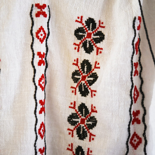 ヴィンテージ ルーマニア 刺繍 スモックブラウス [sa558