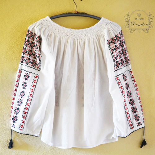 special vintage ルーマニア　花柄　刺繍　ブラウス　antique special vintage ルーマニア花柄刺繍ブラウスantique