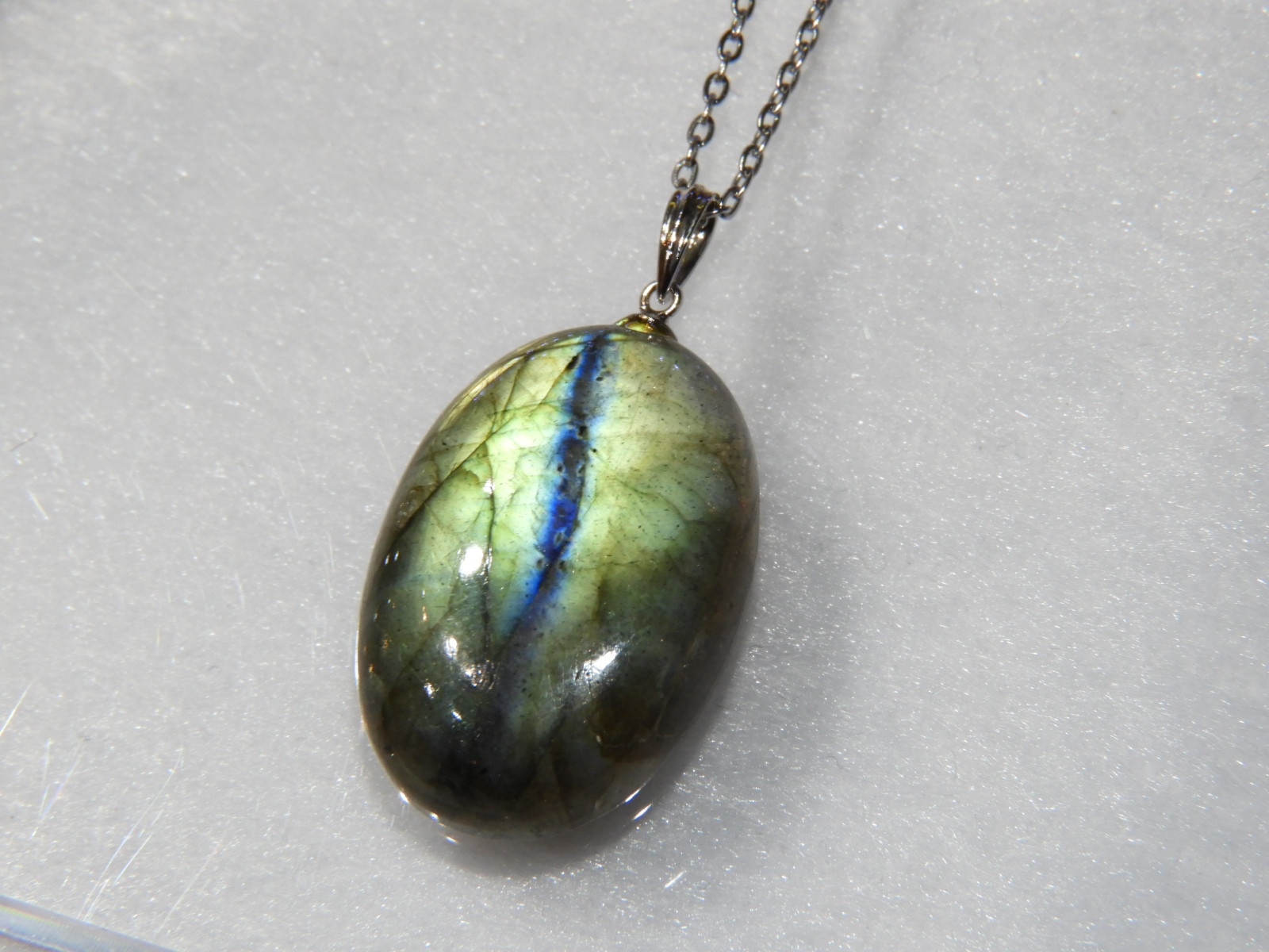 魅惑のレインボーファイヤー！ラブラドライトの一点物ペンダント！メイドインジャパン！　２２