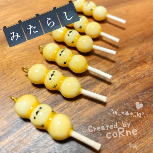 裏もこんがり シマエナガさん みたらしだんご チャーム/ストラップ