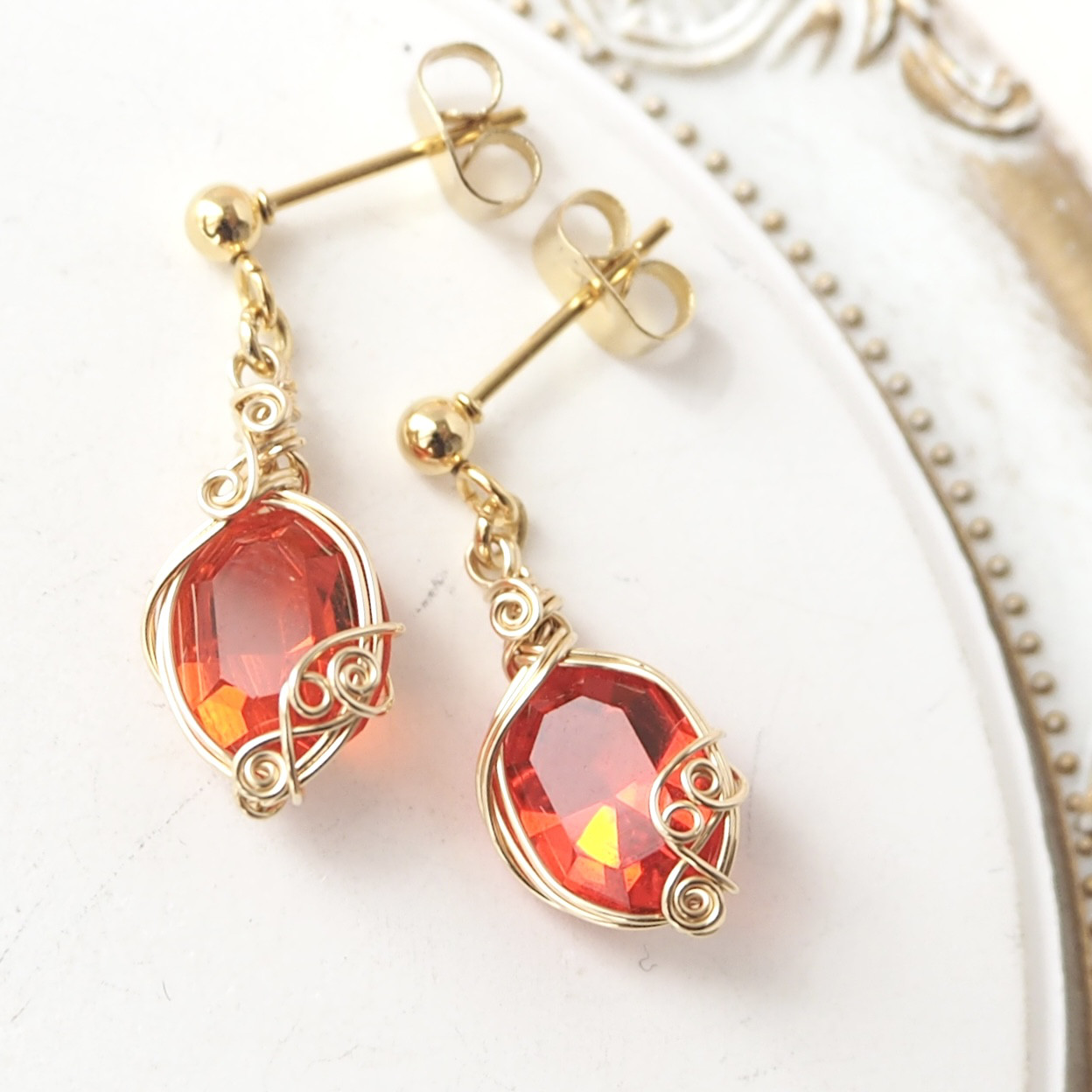 Vintage グラスストーン スカーレットカラーのピアス イヤリング フカネ巻き 14kgf ステンレス