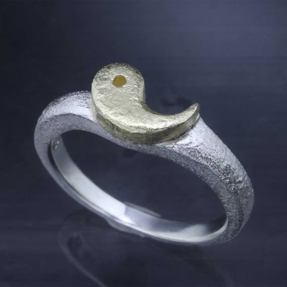 指輪 メンズ : 八尺瓊勾玉 勾玉 リング (金) 白仕上げ シルバー 11～25号 ピンキーリング R-428