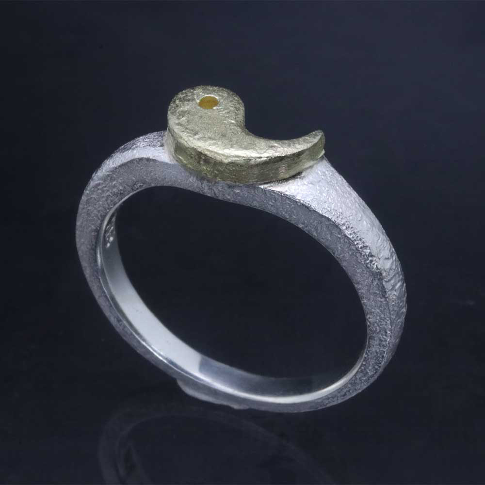 指輪 メンズ : 八尺瓊勾玉 勾玉 リング (金) 白仕上げ シルバー 11～25号 ピンキーリング R-428