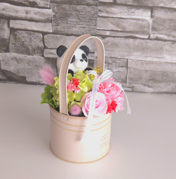 ★送料無料！花とパンダ【プリザーブドフラワー】花  パンダ 誕生日 動物 母の日 誕生日 フラワーアレンジメント 4枚目の画像