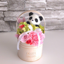★送料無料！花とパンダ【プリザーブドフラワー】花  パンダ 誕生日 動物 母の日 誕生日 フラワーアレンジメント 2枚目の画像