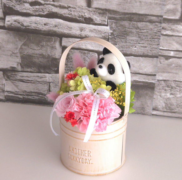 ★送料無料！花とパンダ【プリザーブドフラワー】花  パンダ 誕生日 動物 母の日 誕生日 フラワーアレンジメント 3枚目の画像