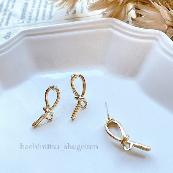 【145】import デザイン ピアス★ゴールド★6個3ペア 1枚目の画像