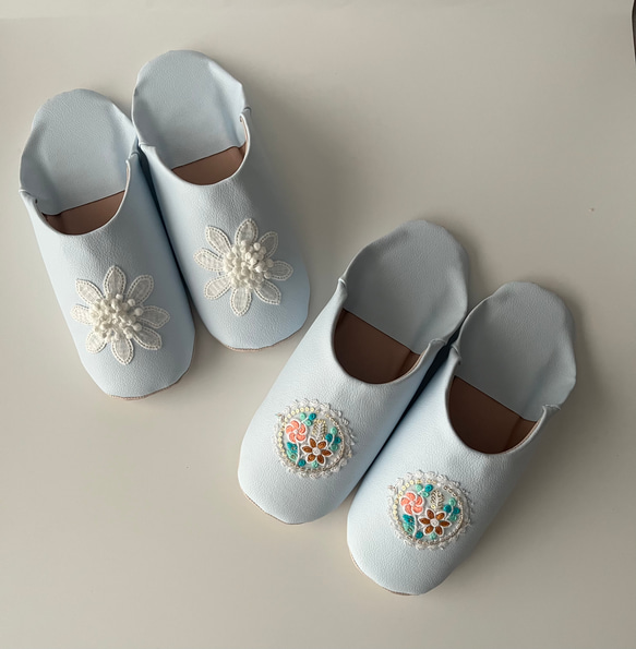 おとな可愛いバブーシュ　合成皮革使用　スリッパ　日本製　アイスブルー 立体フラワー刺繍 No.20 5枚目の画像