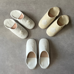 おとな可愛いバブーシュ　合成皮革使用　スリッパ　日本製　アイスブルー 立体フラワー刺繍 No.20 8枚目の画像