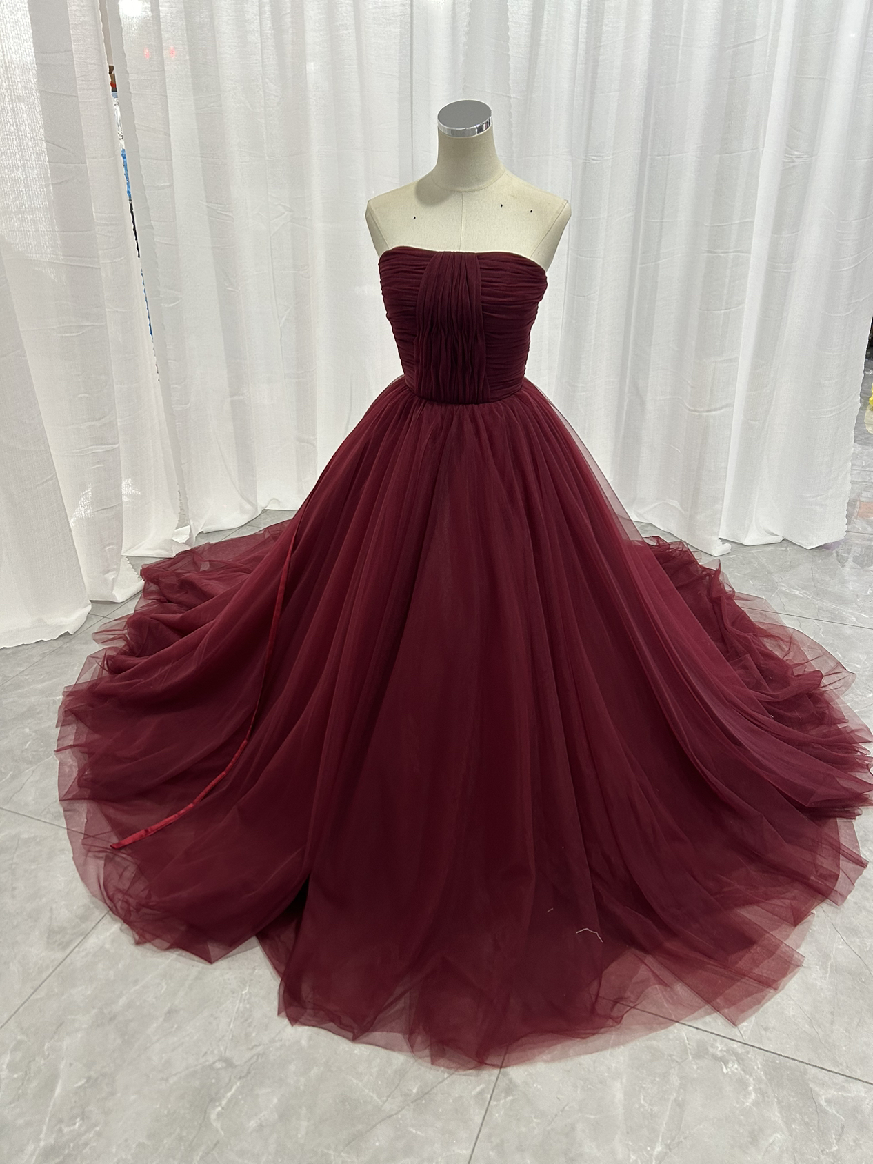 上品！カラードレス ワインレッド ベアトップ チュールスカート サッシュベルト 披露宴