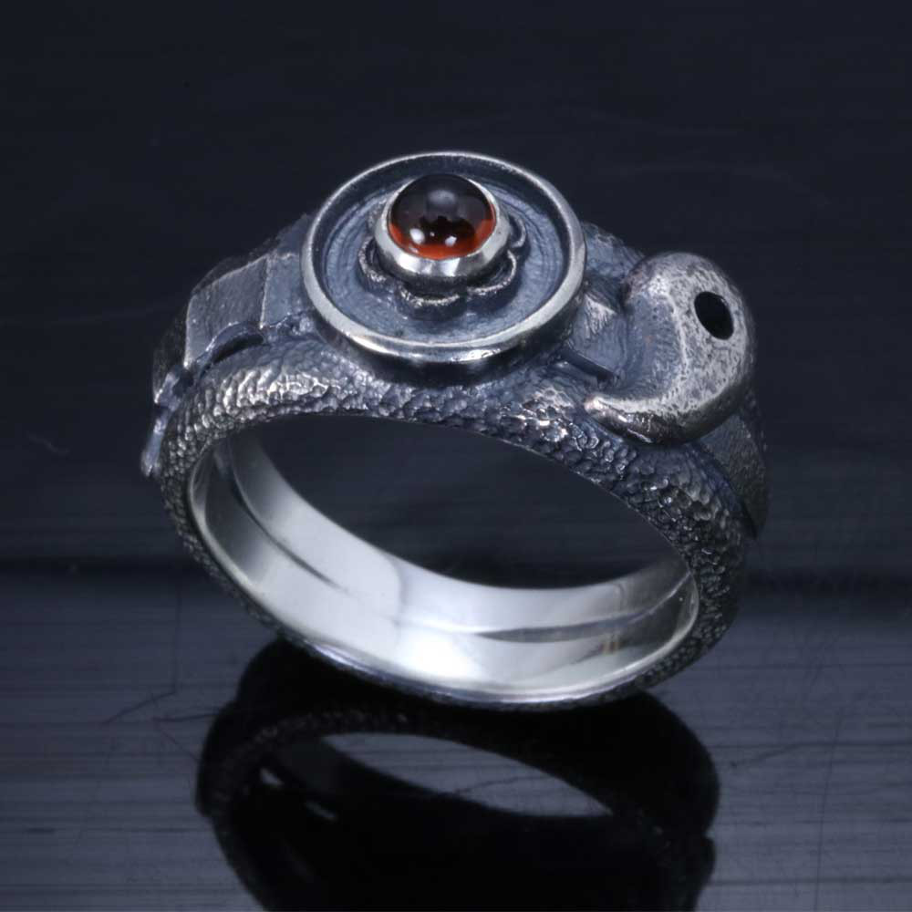 指輪 メンズ : 三種の神器 リング 燻し仕上げ 勾玉 八咫鏡 天叢雲剣 草薙剣 シルバー 10～27号 R-327