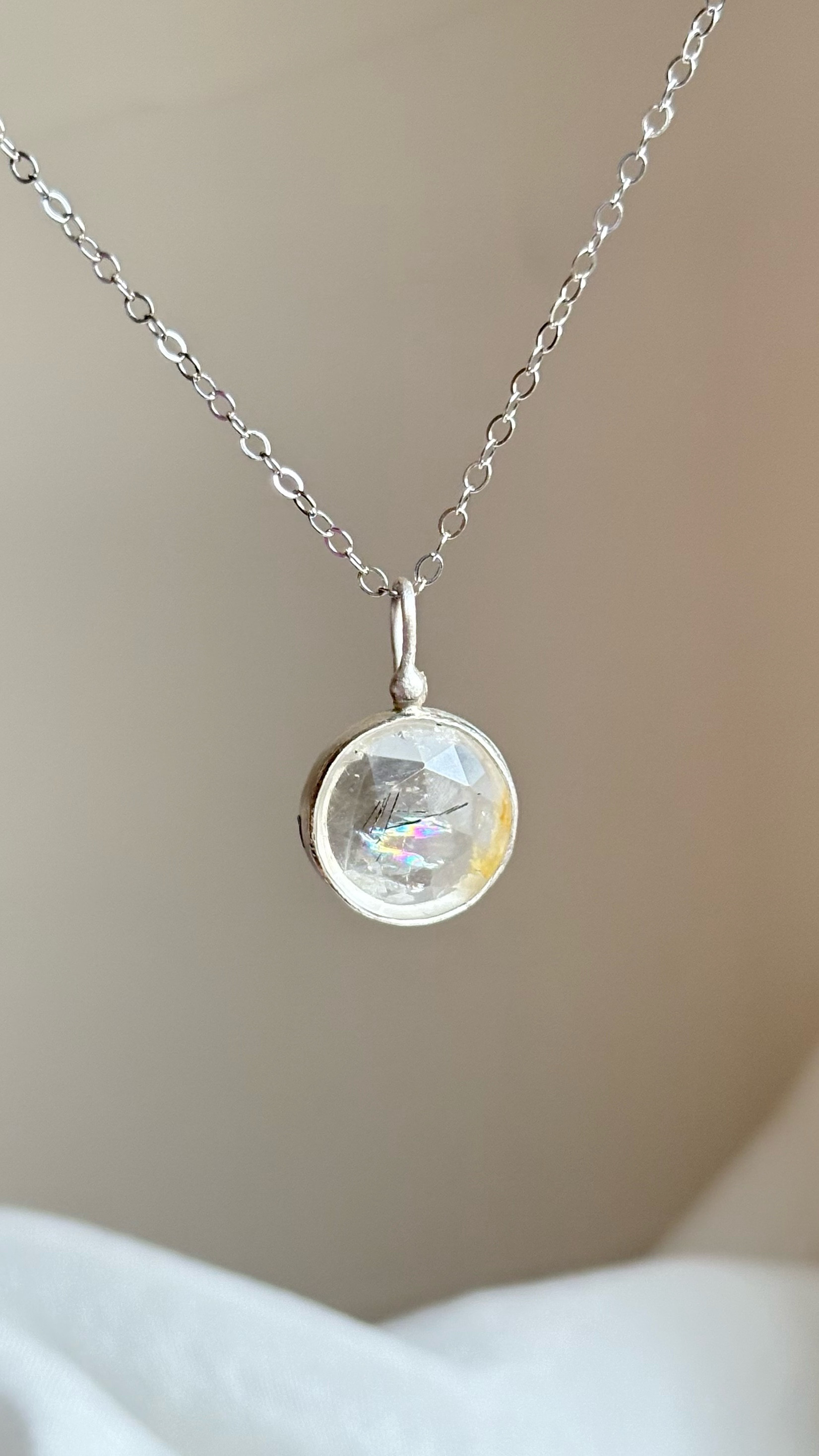 ブラックルチル　ネックレス　『2025雪景色』　  月　夜　雪　冬　雪の結晶