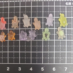 【 訳あり >_<。ﾊﾝﾄﾞﾒｲﾄﾞ素材】ミニミニ蓄光カメさん12匹 3枚目の画像