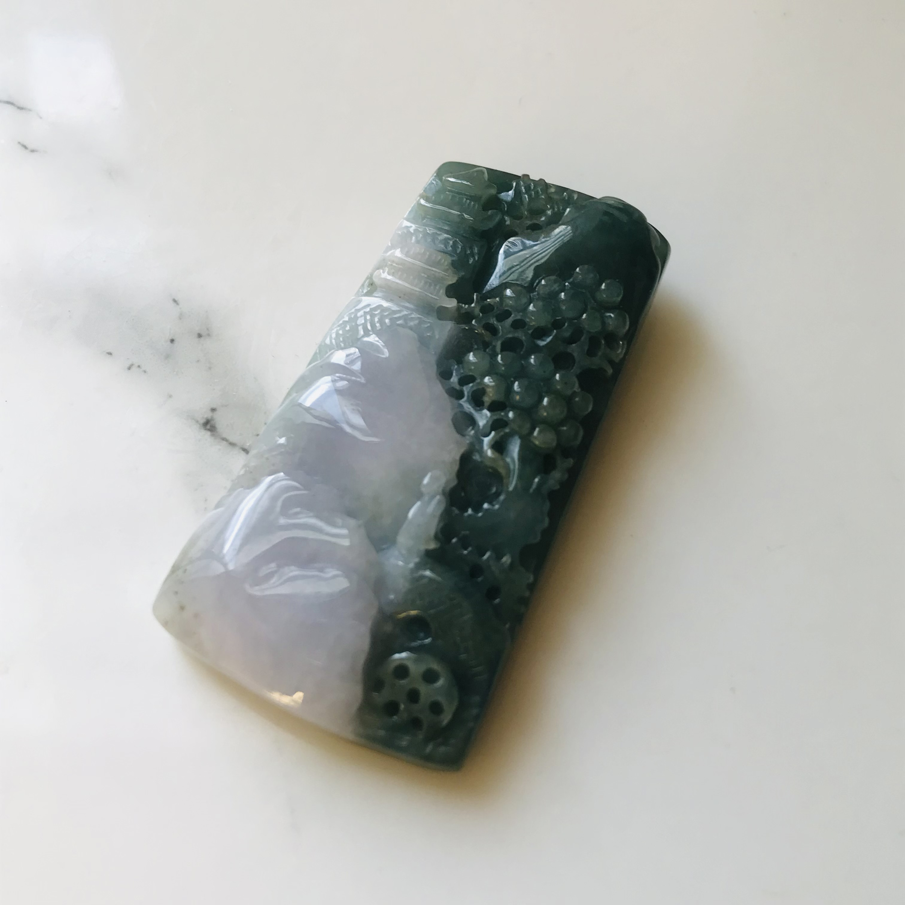 [P310-999］ジェイド　JADE  ヒスイ　本翡翠　ペンダント　ミャンマー産　カービング