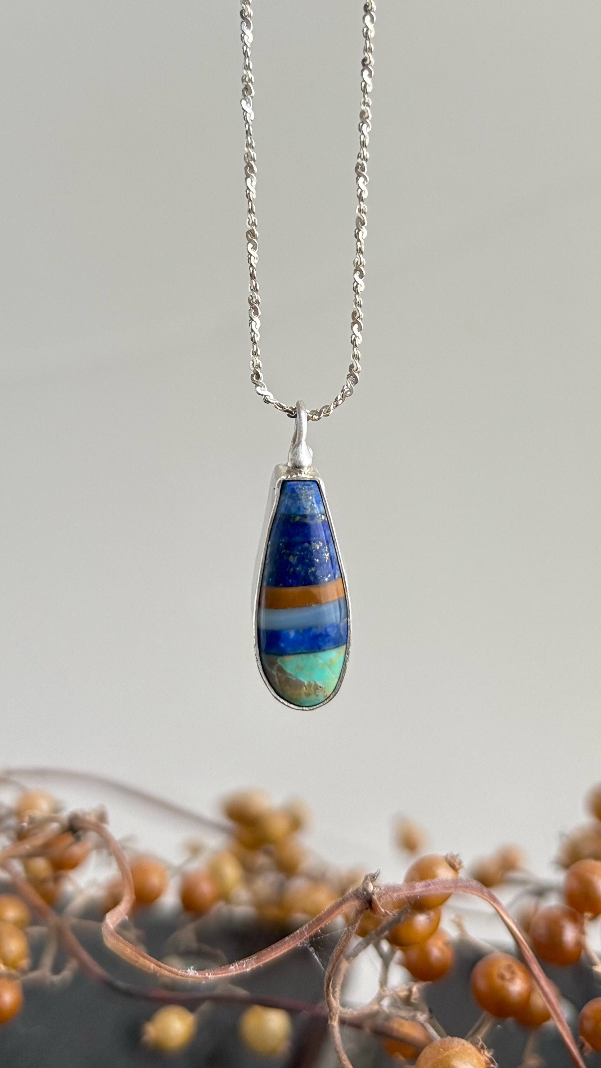 ターコイズ　モザイクルースネックレス　ラピスラズリ　シェル　しずく