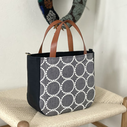 ⚮̈ミナペルホネン　tambourine サマーネイビー まるっこかくれんぼトート 2枚目の画像