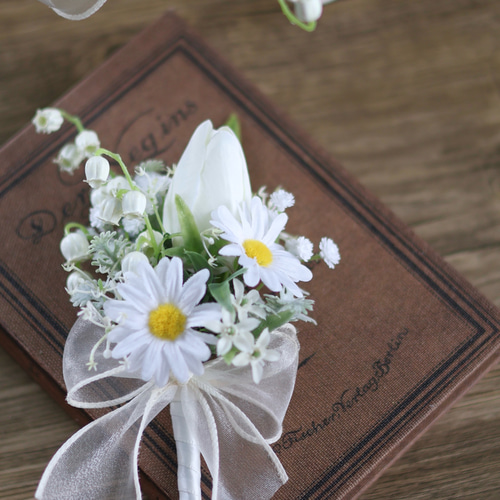 小ぶりで可憐なウェディングブーケ｜スズラン・チューリップ